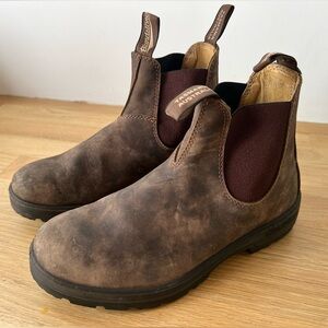 Blundstone Women’s 585 Classics Chelsea Boots in Rustic Brown, Size 9